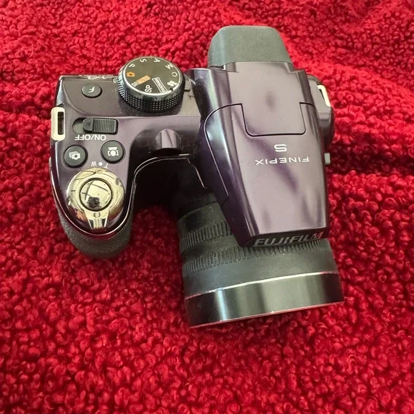 Fujifilm Purple Digital Camera with Zoom Lens and LCD Screen - Picture 3 of 7